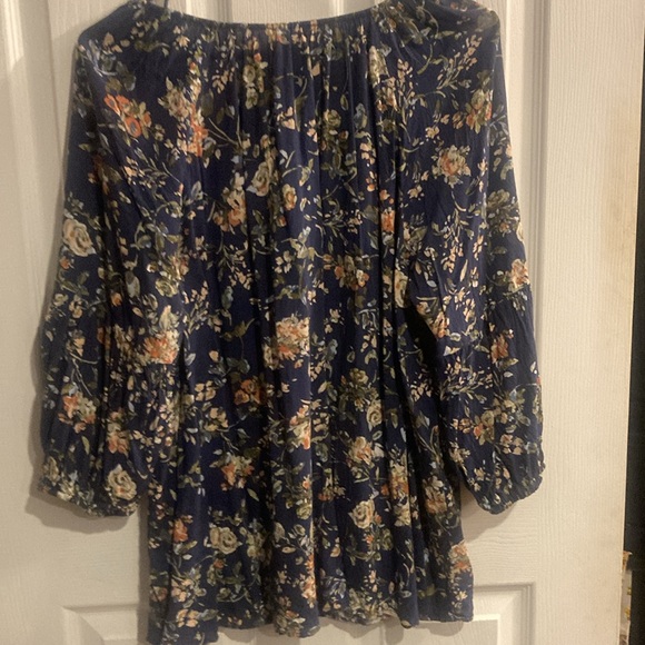 Brian & EM top size 1x - Picture 6 of 9